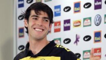 Kak&aacute;, con la selecci&oacute;n de Brasil.