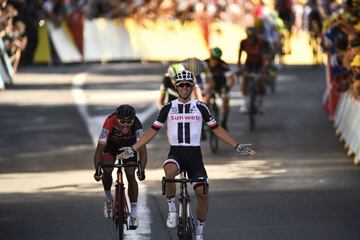 Michael Matthews bate a Greg Van Avermaet en Rodez.