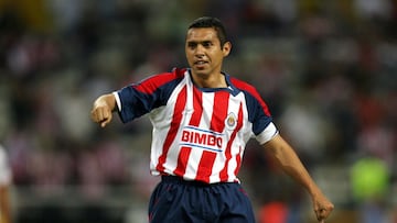 Aunque también debutó en el equipo de La Piedad, no coincidió con su hermano Carlos ya que "Ramoncito" lo hizo en 1994. En 1999 sería transferido a las Chivas, donde marcó su nombre con letras de oro, ganando la final del 2006 al Toluca, equipo donde jugaba su hermano Carlos.