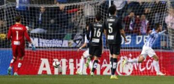 El delantero portugués del Málaga Ricardo Horta, celebra su gol, segundo del equipo, ante los jugadores del Levante, durante el encuentro de la ida de octavos de final de la Copa del Rey que ambos equipos disputan esta noche en el estadio de La Rosaleda. 