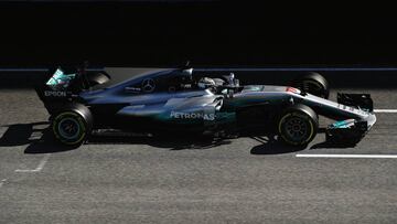 MONTMELO, SPAIN - MARCH 10: Valtteri Bottas driving the (77) Mercedes AMG Petronas F1 Team Mercedes F1 WO8 on track during the final day of Formula One winter testing at Circuit de Catalunya on March 10, 2017 in Montmelo, Spain. (Photo by Mark Thompson/Getty Images)