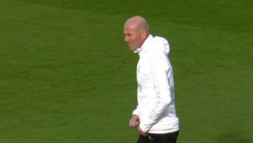 El Zidane más 'raro': solitario y pensativo en el entrenamiento