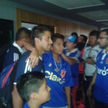 Ramón Fernández compartió con los hinchas en El Salvador.