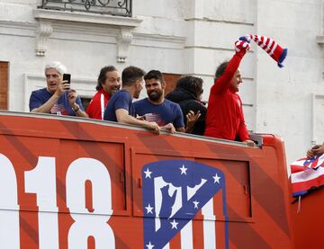 Atlético toast twin triumphs with their people at Neptuno