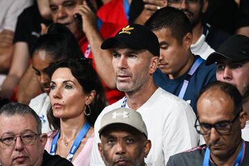 Zinedine Zidane y su mujer fueron espectadores de lujo del partido de tenis mesa disputado entre el francés Felix Lebrun y el alemán Dimitrij Ovtcharov.