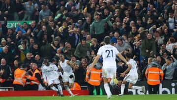 Leeds United sorprende a Liverpool en Anfield Road