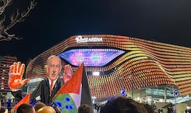 Un centenar de manifestantes, en los aledaños del Roig Arena