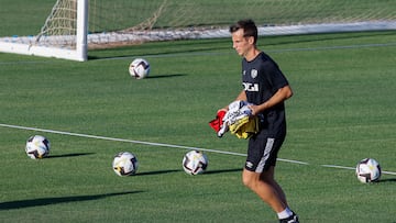 Iñigo Pérez, durante una sesión con el Rayo.