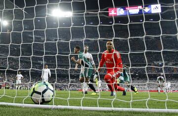 0-1. Sanabria marcó el primer gol.