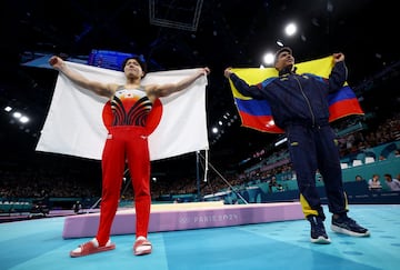 El gimnasta colombiano logró la medalla de plata en la prueba de barra fija de los Juegos Olímpicos de París 2024 tras lograr una clasificación de 14.533, misma puntuación del japonés Shinnosuke Oka que fue oro gracias a su ejecución.  