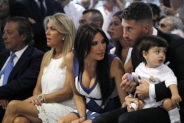 Pilar Rubio en el acto de renovación de Sergio Ramos en el Palco de Honor del Santiago Bernabéu.