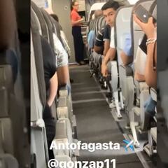 El 'paparazzeo' de Flores a Fierro en el avión a Antofagasta