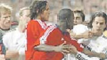 <b>SERIO MEJÍA</B>. El chaval tenía un papelón y dio una respuesta notable. Sólo una fallo en un despeje, pero un partido muy serio.