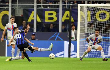 1-0. Hakan Calhanoglu marca el primer gol.