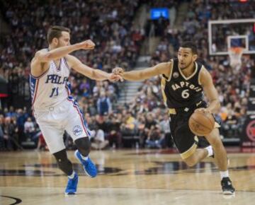 Cory Joseph y Nik Stauskas.