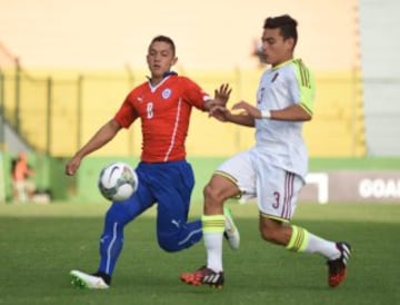 Rodrigo Echeverría y Cristián Cuevas anotaron para un 2-0 que pone en la disputa a Chile.