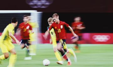 Dani Olmo y  Riley McGree.