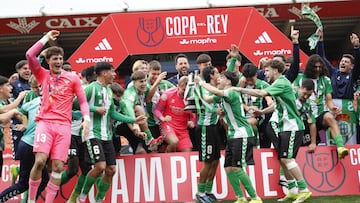 El Betis celebra su título en la Copa.