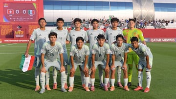 Mexico team group during the FIFA Under-17 World Cup match between Switzerland and Mexico (Mexican National team) as part of group F at Aspire Zone Academy - Pitch 3 on November 10, 2025 in Doha, Qatar.