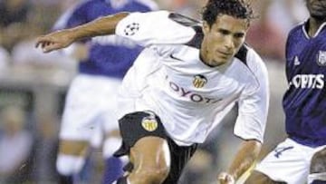 Corradi durante un partido con el Valencia.