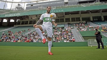 25-08-21 
 ELCHE 
 PRESENTACION JUGADOR BENEDETTO