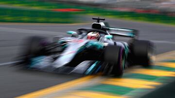 MELBOURNE, AUSTRALIA - MARCH 24: Lewis Hamilton of Great Britain driving the (44) Mercedes AMG Petronas F1 Team Mercedes WO9 on track during qualifying for the Australian Formula One Grand Prix at Albert Park on March 24, 2018 in Melbourne, Australia.  (Photo by Mark Thompson/Getty Images)