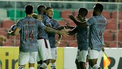 Manoel celebra un gol con Fluminense en Copa Libertadores.