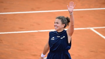 Italy's Jasmine Paolini celebrates at the end of the match against Russia's Diana Shnaider at the WTA Rome Open tennis tournament at Foro Italico in Rome on May 13, 2025. (Photo by PIERO CRUCIATTI / AFP)
