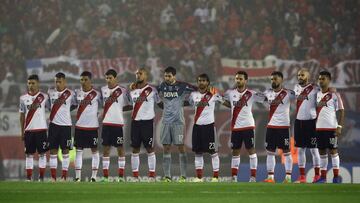 Football Soccer - Argentina's River Plate v Bolivia's Jorge Wilstermann – Copa Libertadores - Antonio Vespucio Liberti stadium, Buenos Aires, Argentina September 21, 2017. River Plate players observe a minute of silence for the victims of Mexico's earthquake before their match. REUTERS/Agustin Marcarian