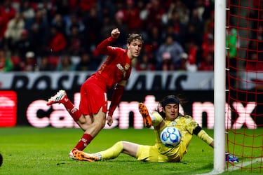 Carlos Acevedo y los números que lo colocan como el más goleado del torneo