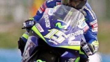 <B>15 MINUTOS.</B> Sete será infiltrado 15 minutos antes de que comience la carrera de MotoGP para que pueda soportar el dolor que sufre en el hombro.