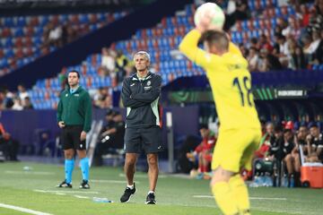 El sustituto de Emery fue Quique Setién, que se estrenó en un partido de Liga Europa ante el Hapoel donde los castellonenses empataron a dos. Actualmente su equipo se encuentra en el quinto puesto de la tabla.