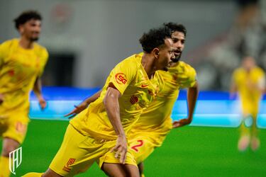 Aubameyang debuta, Mchel duerme lder