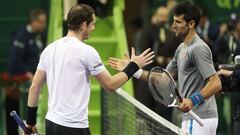 Andy Murray y Novak Djokovic se saludan tras la final del Qatar Open de Doha de 2017.