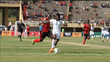 Thomas conduce la pelota en una acci&oacute;n del partido contra Uganda.