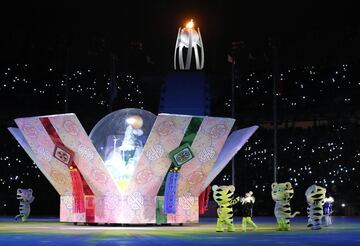 Futurista y colorida ceremonia de clausura de los Juegos Olímpicos de Invierno disputados en PyeongChang (Corea del Sur).