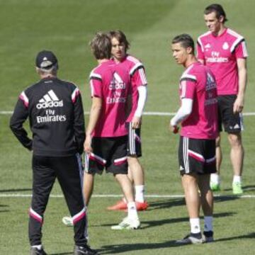 Ancelotti motivó ayer a Cristiano durante el último entrenamiento antes de medirse al segundo rival de la Operación 30 puntos: el Rayo