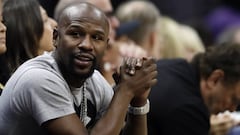 Mayweather acude a la NBA con un accesorio de 14 millones