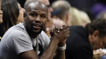 Mayweather acude a un partido de la NBA con un accesorio valorado en más de 14 millones.