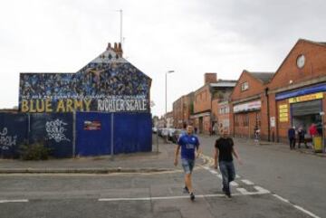 Football Soccer Britain - Leicester City v Swansea City - Premier League - King Power Stadium - 27/8/16 Leicester City fans outside the stadium before the match