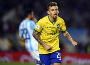 Brazil's Lucas Lima celebrates after scoring against Argentina during their Russia 2018 FIFA World Cup South American Qualifiers football match, in Buenos Aires, on November 13, 2015. AFP PHOTO / EITAN ABRAMOVICH