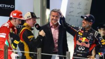 Coulthard, en una ceremonia de podio junto a Alonso, Raikkonen y Vettel. 