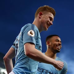 De Bruyne y Sané devuelven el liderato al Manchester City