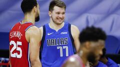 PHILADELPHIA, PENNSYLVANIA - FEBRUARY 25: Luka Doncic #77 of the Dallas Mavericks jokes with Ben Simmons #25 of the Philadelphia 76ers during the third quarter at Wells Fargo Center on February 25, 2021 in Philadelphia, Pennsylvania. NOTE TO USER: User expressly acknowledges and agrees that, by downloading and or using this photograph, User is consenting to the terms and conditions of the Getty Images License Agreement.   Tim Nwachukwu/Getty Images/AFP
 == FOR NEWSPAPERS, INTERNET, TELCOS &amp; TELEVISION USE ONLY ==