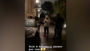 Neymar se queda 'tirado' con su Ferrari en la fría noche de París