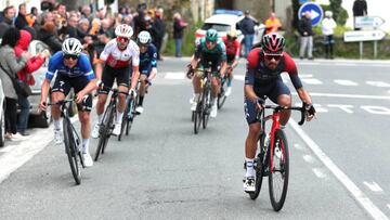 Remco Evenepoel y Daniel Martínez en la quinta etapa de la Vuelta al País Vasco