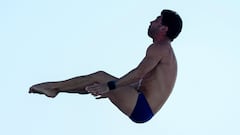 Doha (Qatar), 13/02/2024.- Carlos Gimeno of Spain competes during the Men's 27m High Diving preliminaries at the FINA World Aquatics Championships Doha 2024 in Doha, Qatar 13 February 2024. (España, Catar) EFE/EPA/ALI HAIDER
