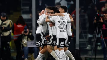 Futbol, Colo Colo vs O«Higgins.
Decimoseptima fecha, Campeonato nacional 2024.
El jugador de Colo Colo Lucas Cepeda, centro, celebra su gol contra O«Higgins durante el partido de primera division disputado en el estadio Monumental en Santiago, Chile.
27/07/2024
Felipe Zanca/Photosport
Football, Colo Colo vs O«Higgins.
17 th date National Championship 2024.
Colo Colo's player Lucas Cepeda, center, celebrates his goal against O«Higgins during the first division match held at the Monumental stadium in Santiago, Chile.
27/07/2024
Felipe Zanca/Photosport