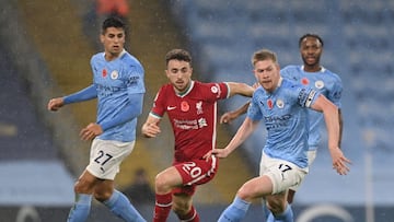 Soccer Football - Premier League - Manchester City v Liverpool - Etihad Stadium, Manchester, Britain - November 8, 2020 Manchester City's Kevin De Bruyne and Joao Cancelo in action with Liverpool's Diogo Jota Pool via REUTERS/Shaun Botterill EDI