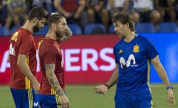 Lopetegui (right) with Ramos (centre) and Piqué in Spain training.